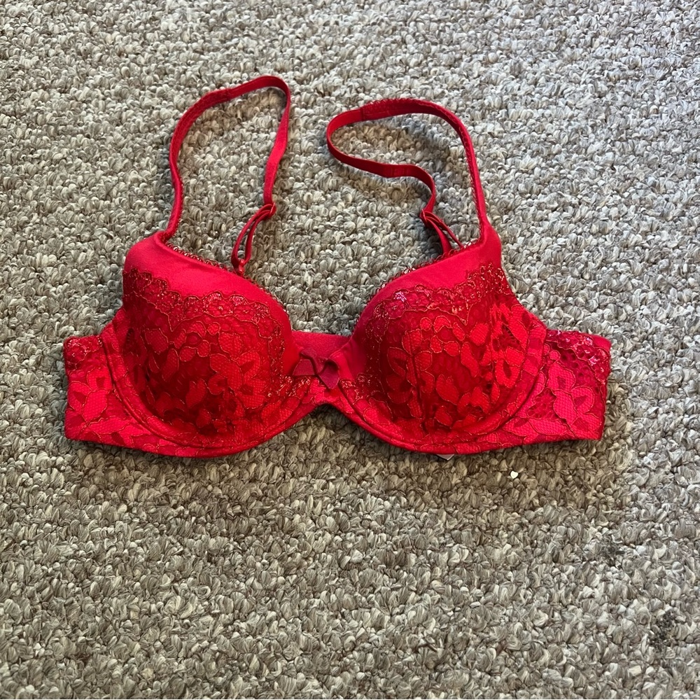 ✨NEW LISTING✨ Victoria’s Secret - Elegant Red Lace Bra